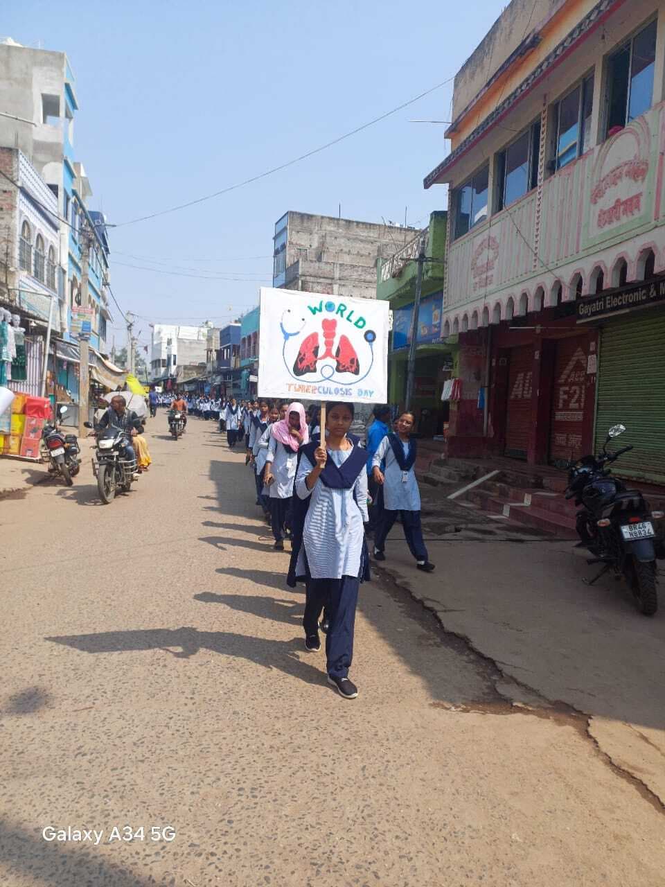 स्कूली बच्चों ने क्षय रोगों के प्रति लोगों को किया जागरूक