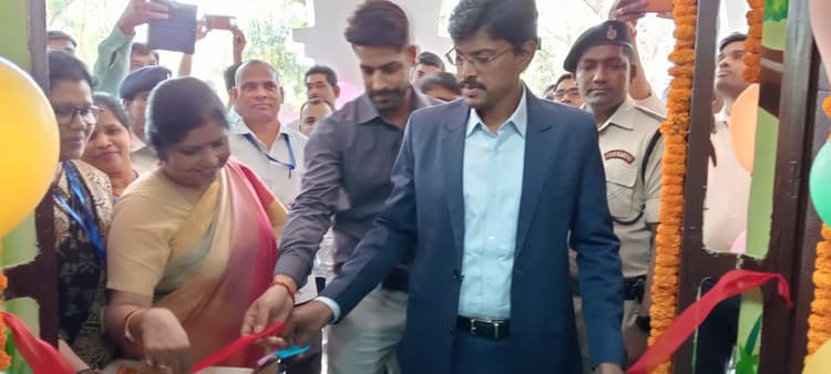 Gaya News : समाहरणालय परिसर में खुला पालनाघर, डीएम ने किया उद्घाटन