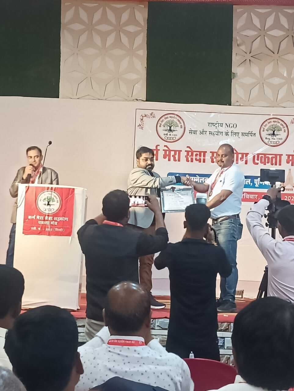 Gaya News :डॉ जेपी सिंह को स्वास्थ्य सेवा में उत्कृष्ट योगदान के लिए किया गया सम्मानित