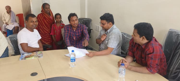 Darbhanga News: दिव्यांगों को यूडी-आइडी कार्ड उपलब्ध कराने के लिए की गयी जांच