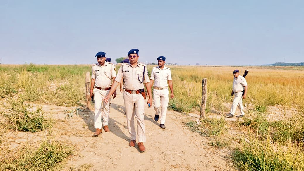 अफीम की खेती के खिलाफ अभियान चलाकर पुलिस ने फसल को किया जब्त