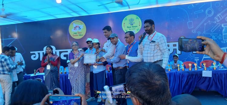 Gaya News : राज्य स्तरीय क्विज में जिला स्कूल के छात्र जीतू मौर्य अव्वल