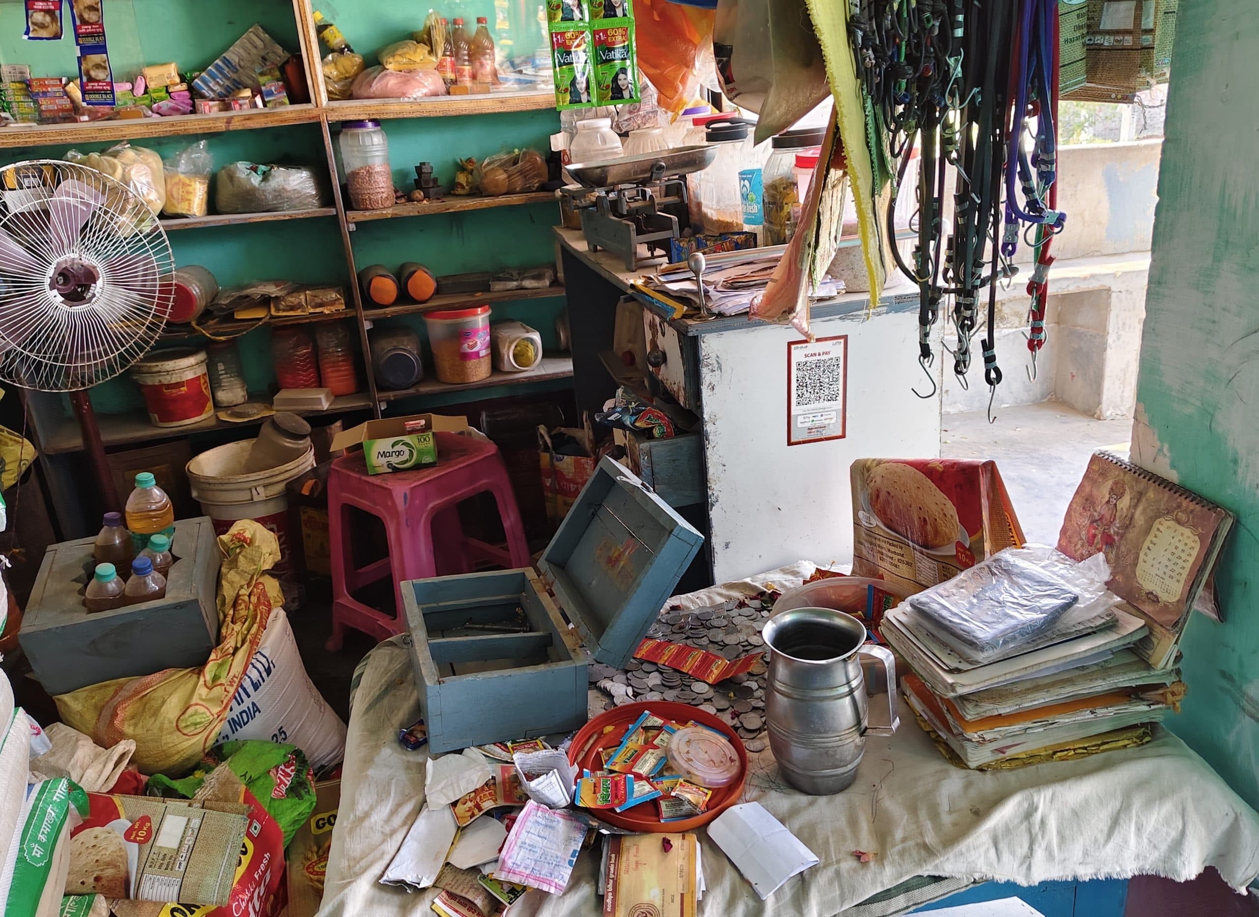 Gaya News : गुरुआ के भुरहा रोड मेें दो दुकानों से हजारों की चोरी