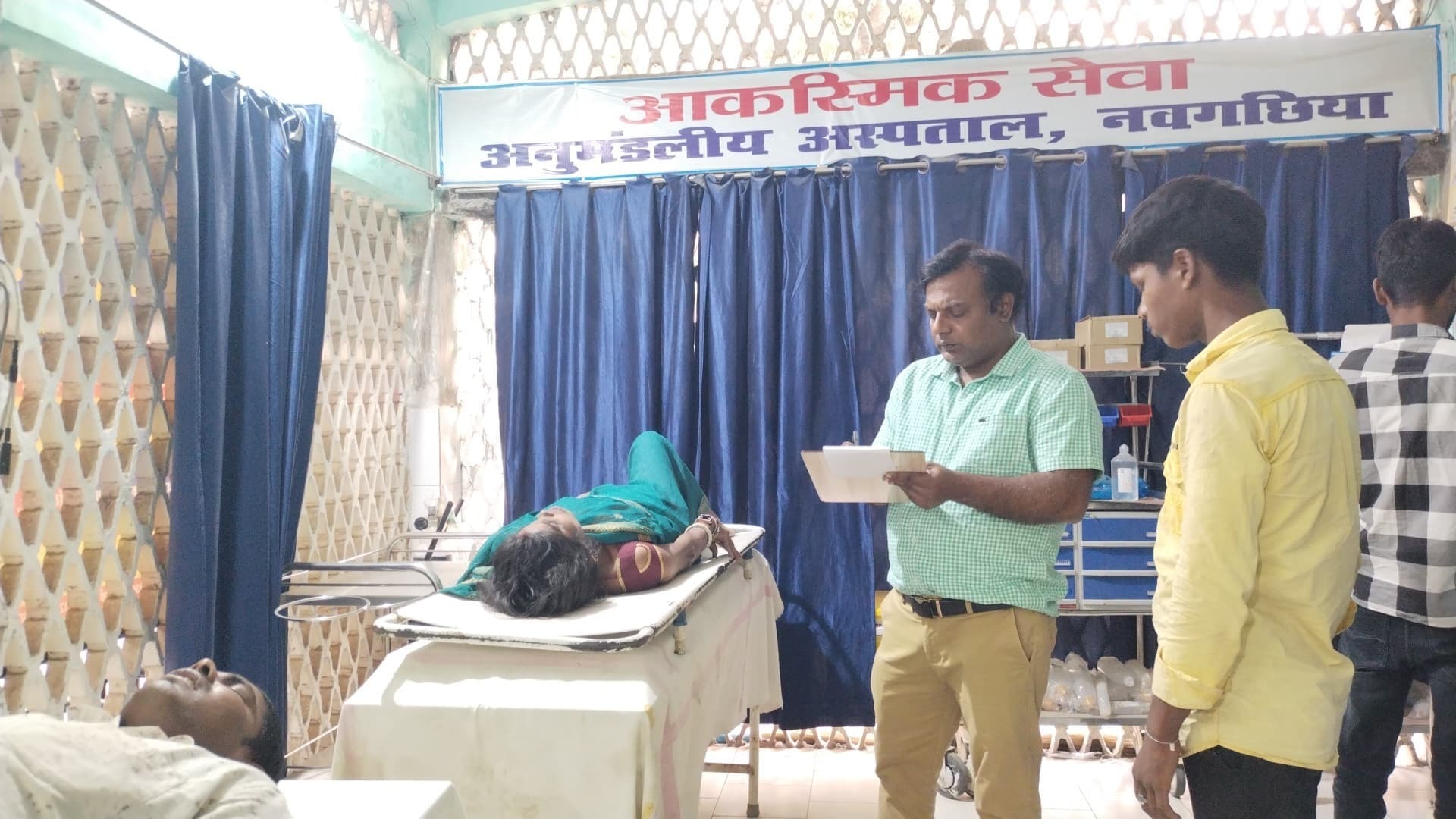 Bhagalpur news ट्रक ने बाइक में मारी टक्कर<bha>;</bha> महिला की मौत, दंपती घायल