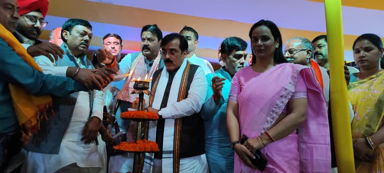 दुल्हिनबाजार में उलार धाम महोत्सव में गीतों पर झूमे श्रोता