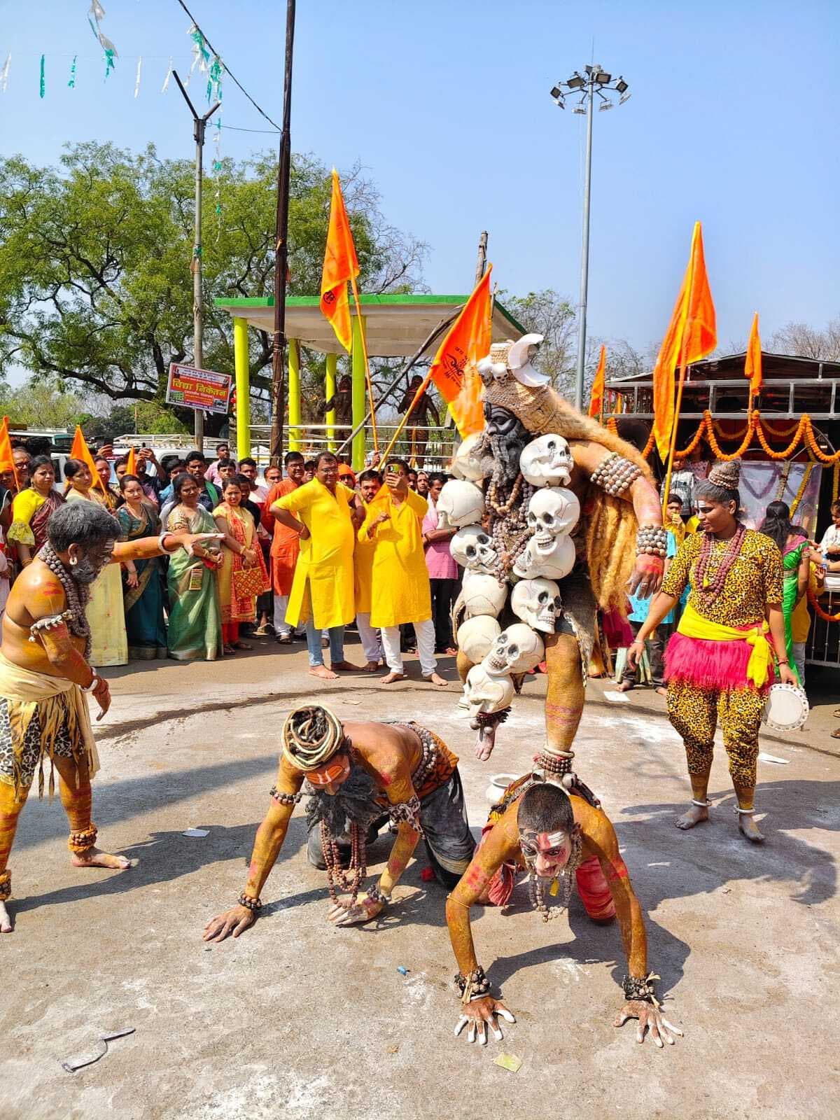 East Singhbhum News : कांवड़ यात्रा निकाल गंगाजल से भोलेनाथ का किया अभिषेक