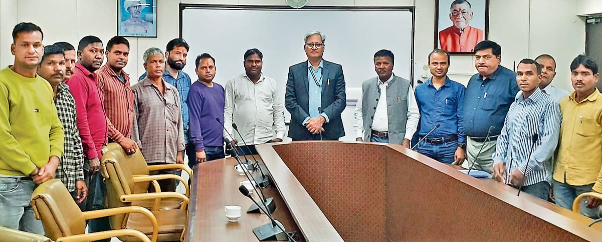 Ranchi News : संविदाकर्मियों का अनशन समाप्त