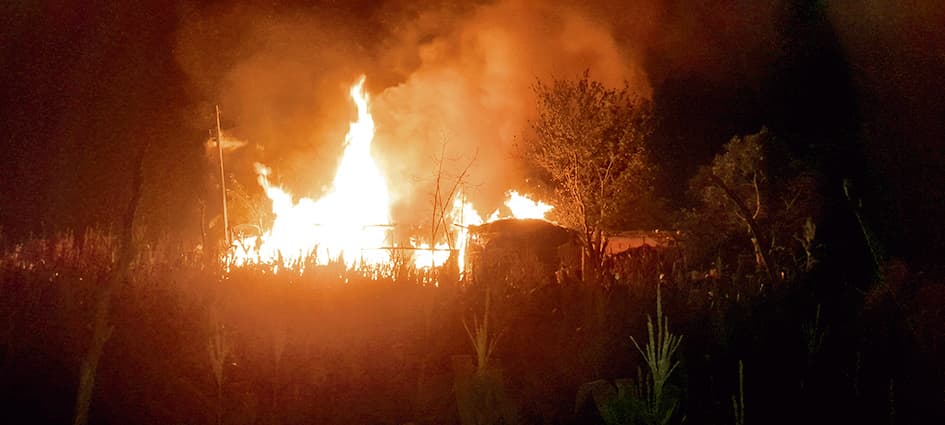 Hajipur News : राघोपुर में बिजली के शॉर्ट सर्किट से लगी आग से जले 10 घर