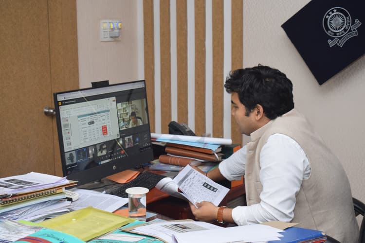 पूर्ण योजनाओं का भुगतान पेंडिंग पाये जाने पर होगी कार्रवाई : डीसी
