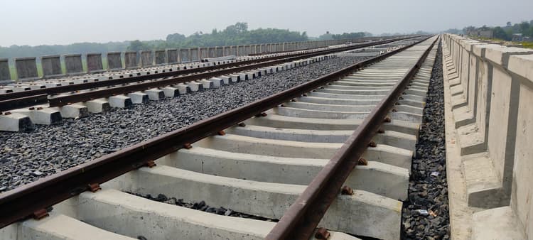 सुपौल-पिपरा नयी रेलखंड पर अप्रैल से बजेगी ट्रेन की सीटी, विकास का खुलेगा नया अध्याय