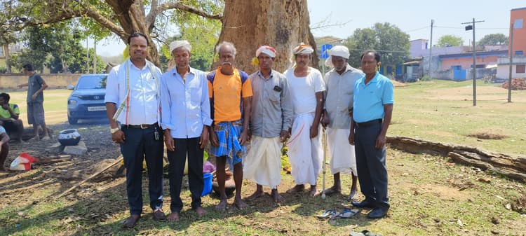 बड़काटोली शांति नगर में हुई सिंगबोंगा की पूजा-अर्चना