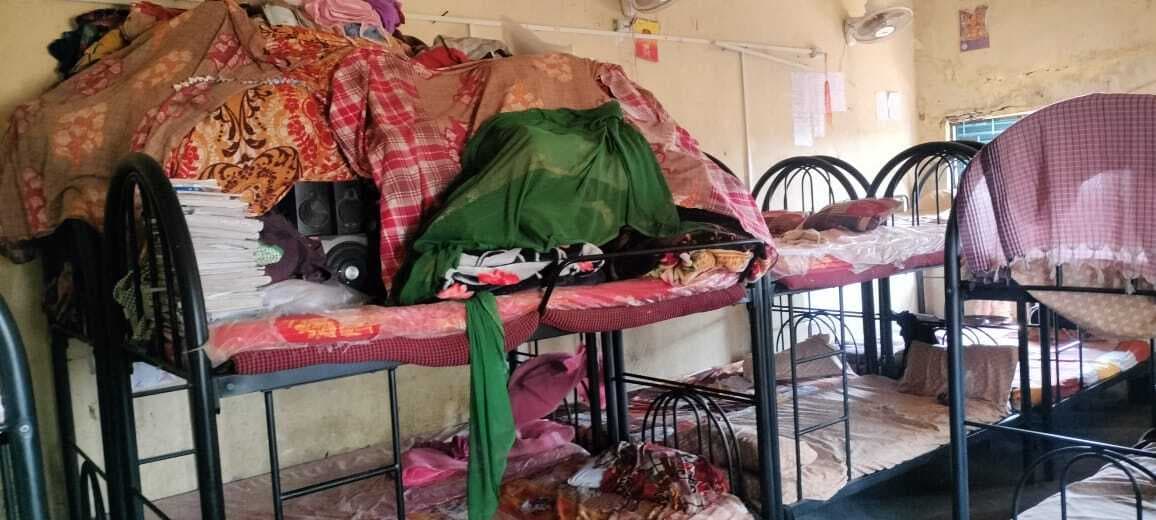 पांच कमरों में 218 छात्राएं रहने को विवश