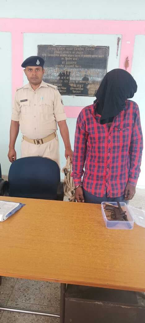 नाबालिग बेटी को हवस का शिकार बनाने वाला पिता पिस्तौल व कारतूस के साथ गिरफ्तार