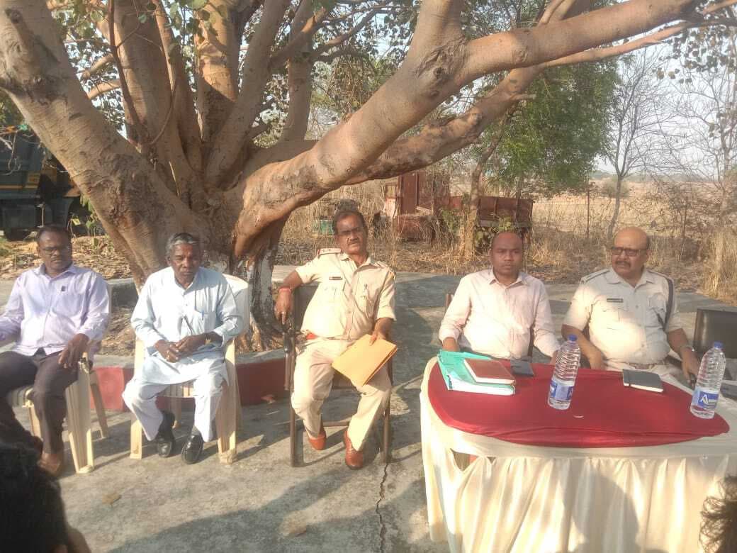 सोशल मीडिया पर रहेगी पुलिस-प्रशासन की कड़ी नजर, अफवाहों पर नहीं दें ध्यान : बीडीओ