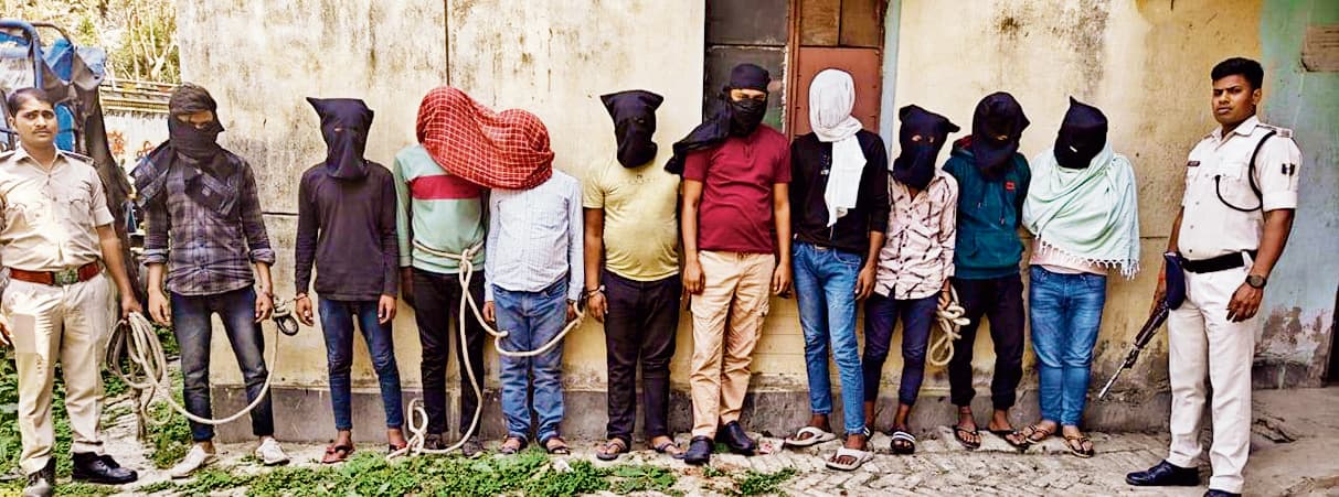 Chhapra News : डकैती की योजना बना रहे 10 बदमाश हथियार के साथ गिरफ्तार