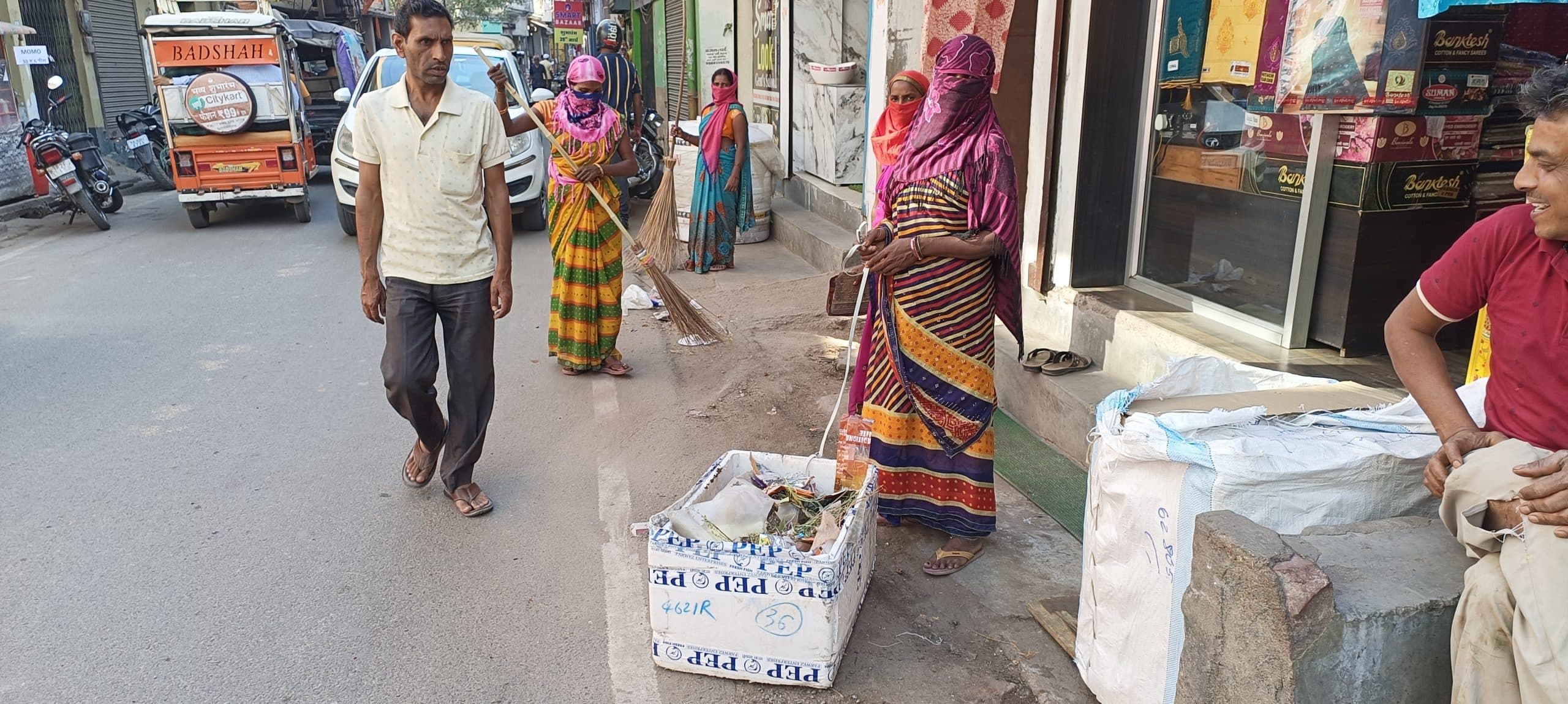 Gaya News : संसाधन के अभाव में जुगाड़ के सहारे शहर की हो रही सफाई