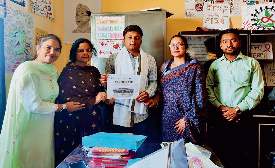 सूबे के दस सर्वश्रेष्ठ वक्ताओं में डिग्री कॉलेज के छात्र सुमंत का हुआ चयन