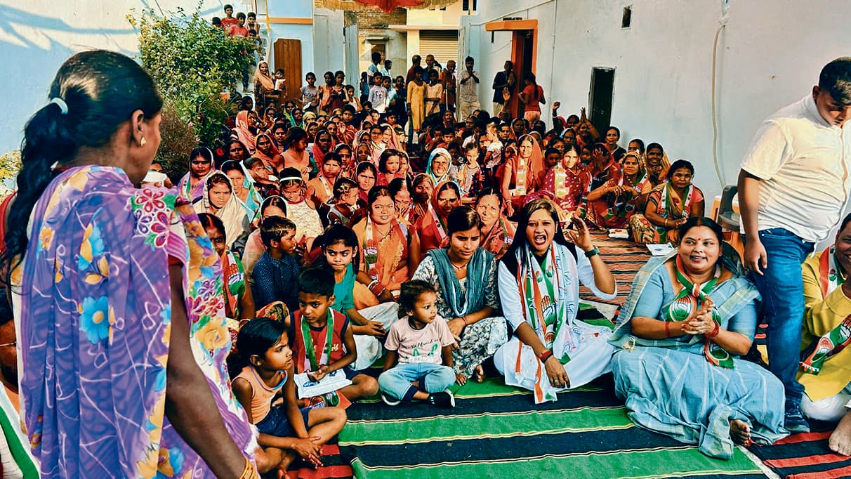 जिला महिला कांग्रेस ने एकंगरसराय प्रखंड क्षेत्र में की बैठक