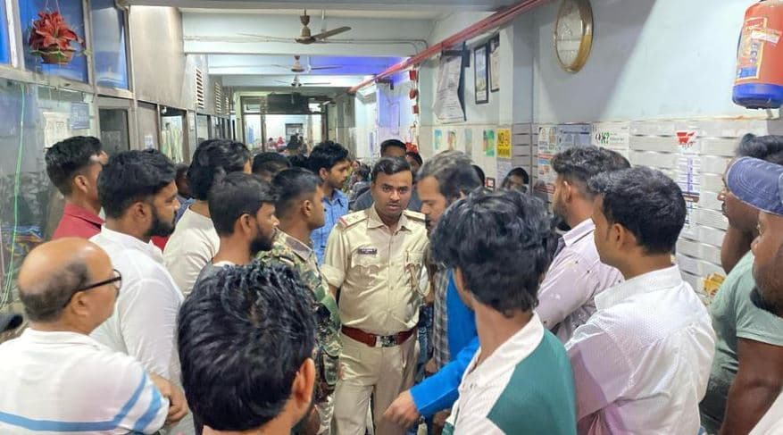 Giridih News: श्री साईं हॉस्पिटल में महिला मरीज की मौत, परिजनों ने किया हंगामा