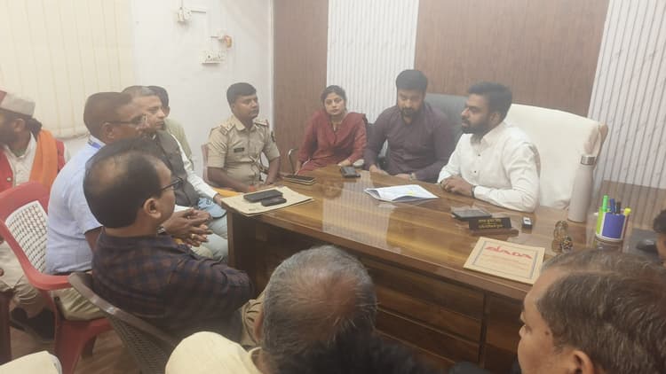 Gaya News : गुरारू चीनी मिल्स स्कूल के मामले में एसडीओ ने की बैठक