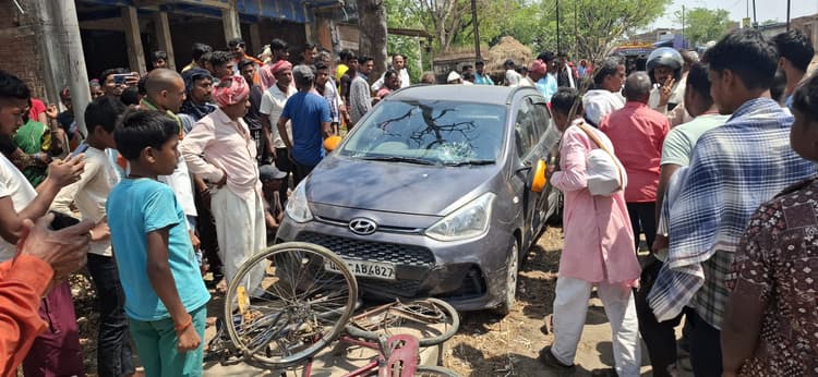 Giridih News: कार की चपेट में आकर पांच छात्राएं घायल