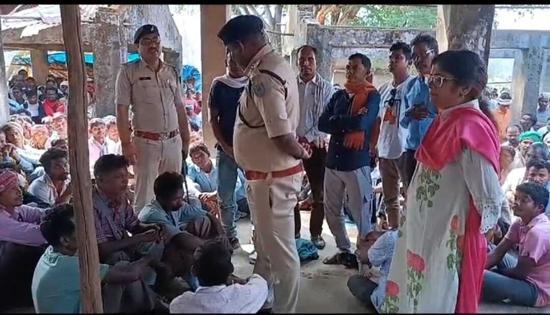 West Singhbhum News : कानून को अपने हाथ में न लें, पुलिस को सूचना दें : डीएसपी