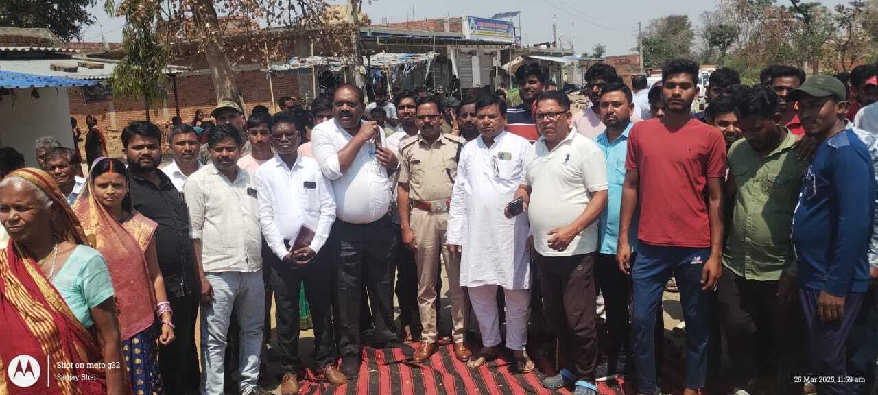 Giridih News: शेड तोड़नेवालों की गिरफ्तारी नहीं होने के विरोध में ग्रामीणों ने सड़क जाम की