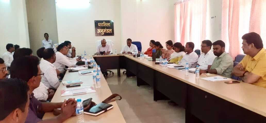 East Singhbhum News : सभी विभाग आपसी समन्वय से विकास कार्यों की बाधा दूर करें : एसडीओ