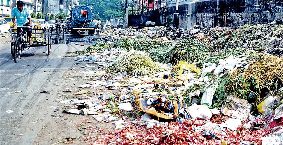 हावड़ा में लगा कूड़े का अंबार, कचरे का निस्तारण फिलहाल शिवपुर में
