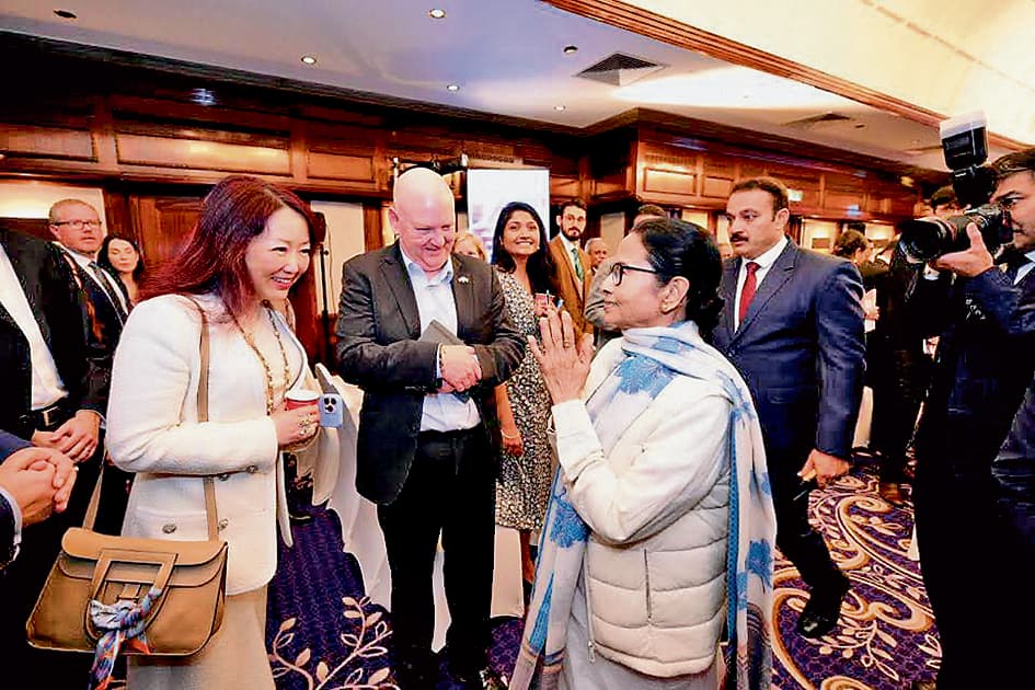 सीएम ने ब्रिटिश कंपनियों को पश्चिम बंगाल में पूंजी निवेश का दिया न्योता