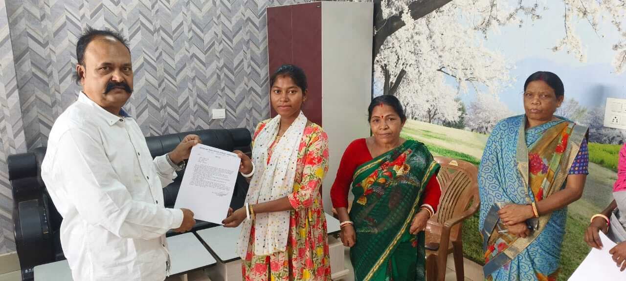 सात आंगनबाड़ी सहायिकाओं को मिला नियुक्ति-पत्र