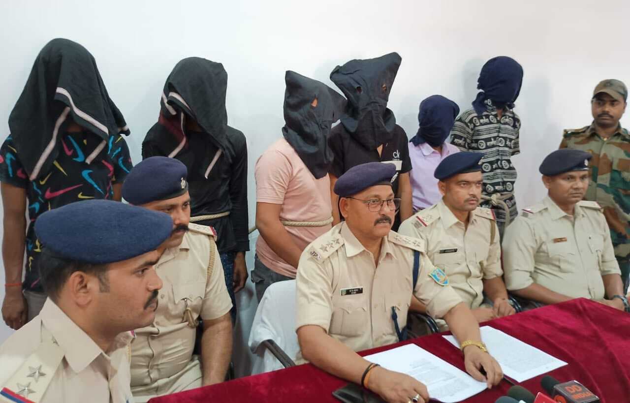 पुलिस ने की चोरी की बाइक व पार्ट्स बरामद, छह आरोपी गिरफ्तार