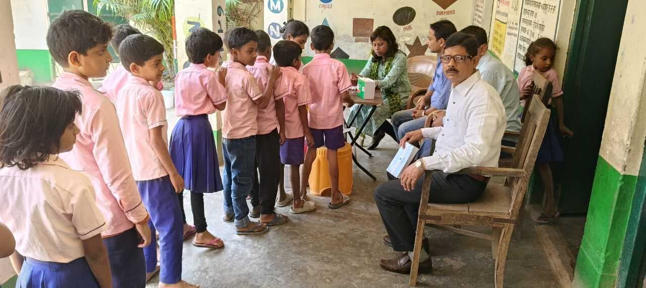 स्कूली बच्चों की गयी एनीमिया की स्क्रीनिंग सह जांच
