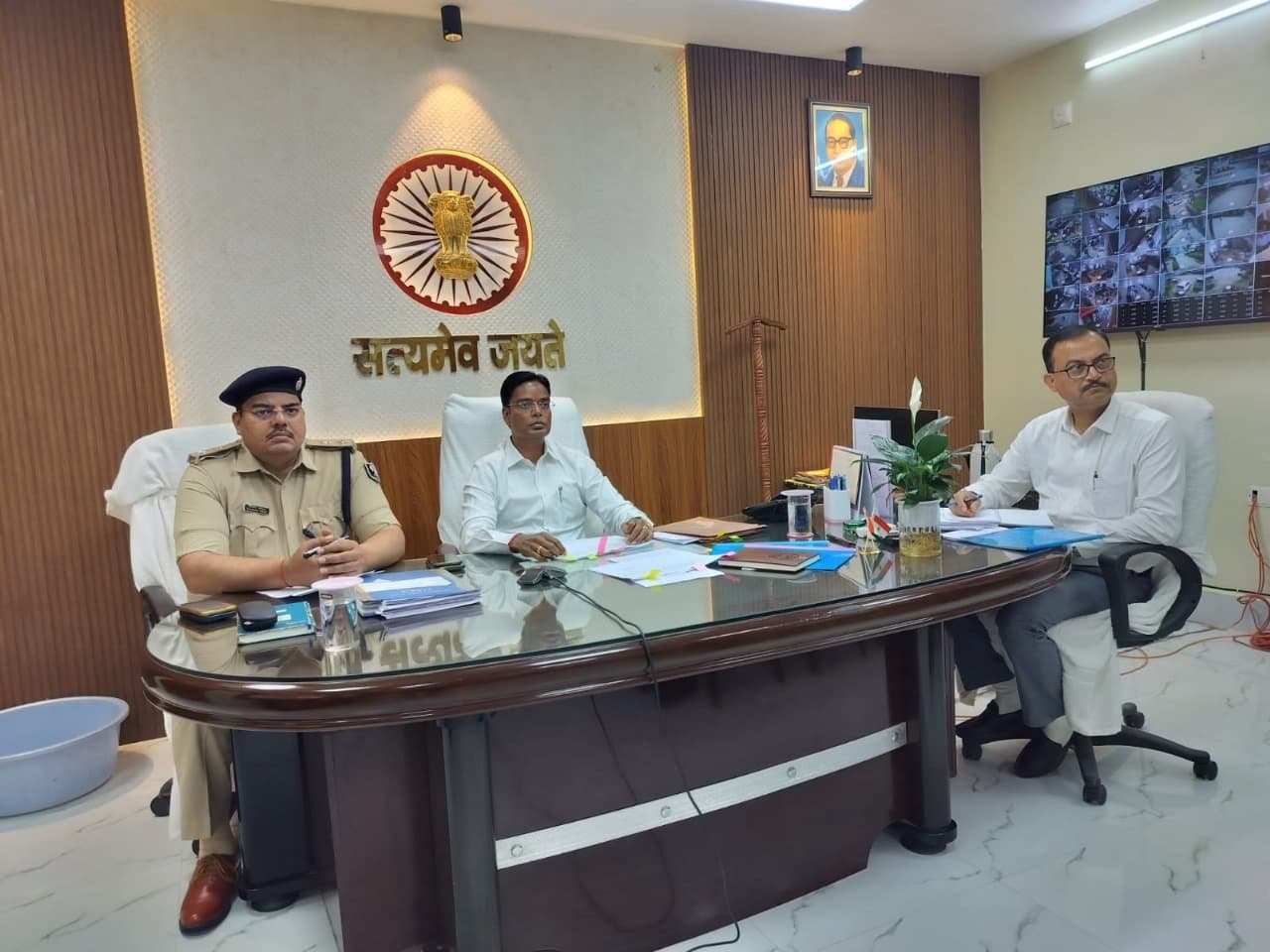 वीडियो कॉन्फ्रेंसिंग के माध्यम से आयुक्त ने की समीक्षा बैठक