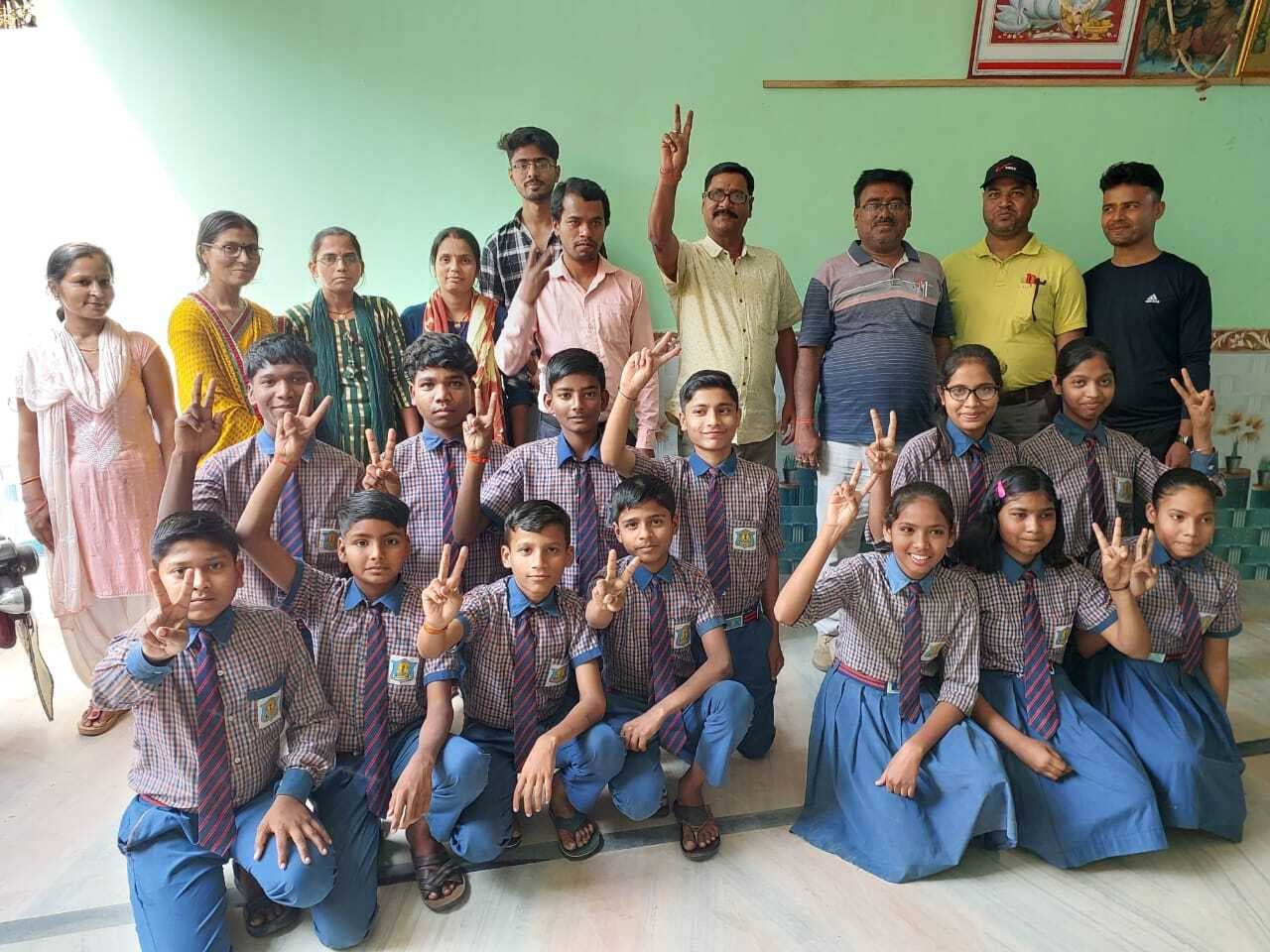 रेसीडेंशियल सरस्वती विद्या मंदिर के 13 बच्चों ने जेएनवी प्रवेश परीक्षा मे पायी सफलता