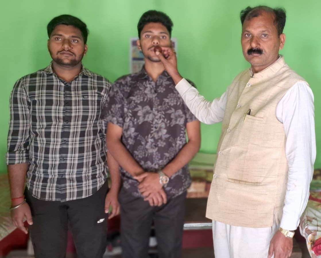 आइएससी में अधिक अंक लाकर छात्र आकाश ने बढ़ाया मान