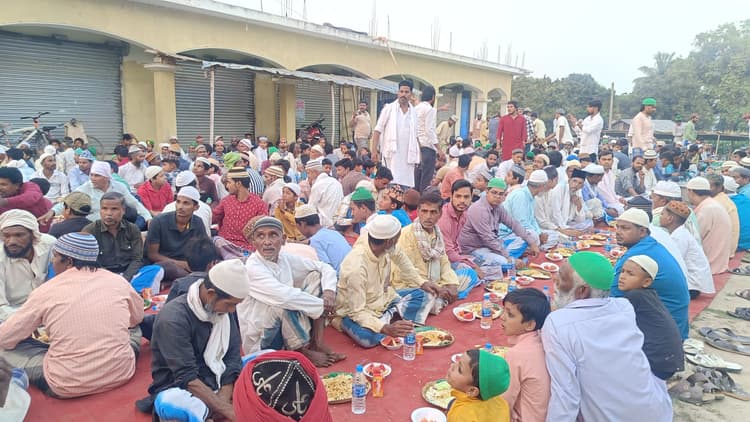 शेखपुरा के दावत ए इफ्तार में शरीक हुए रोजेदार