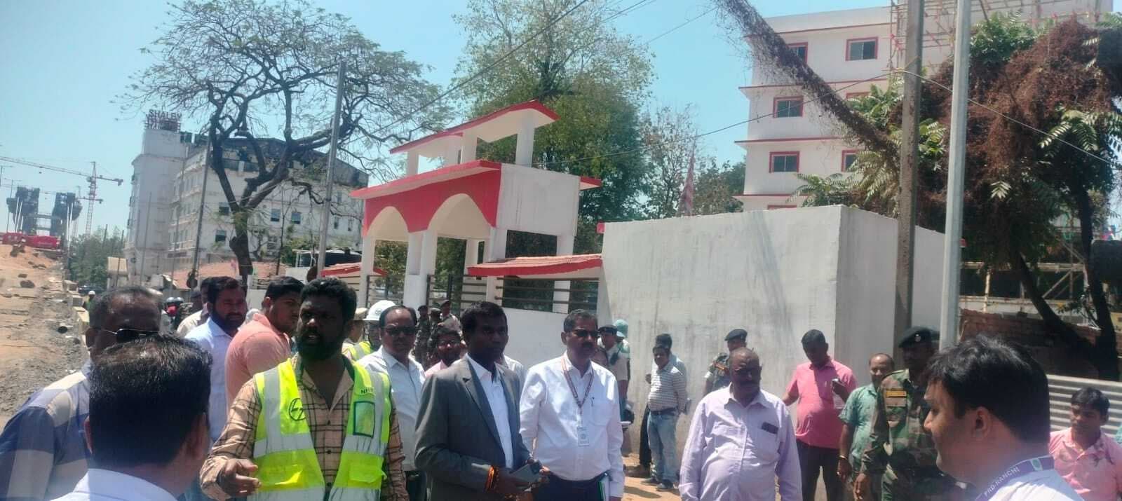 Ranchi news : डीसी और एसएसपी ने सिरमटोली फ्लाइओवर के रैंप का लिया जायजा