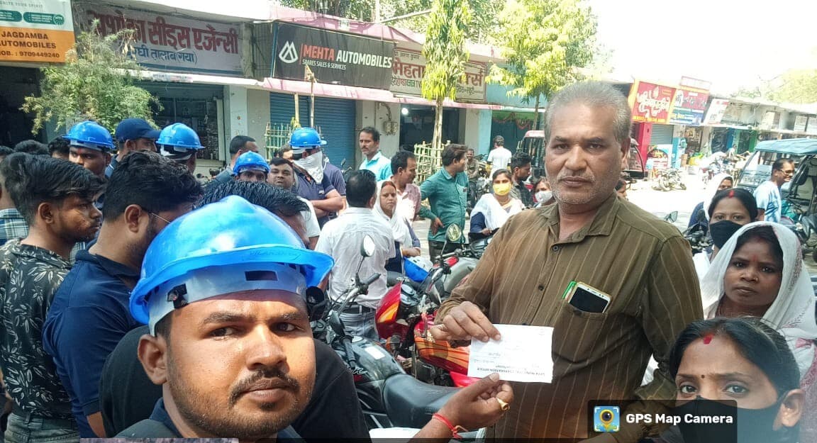 नगर निगम से जुर्माना वसूले जाने के डर से बंद रह रहीं फुटपाथी दुकानें
