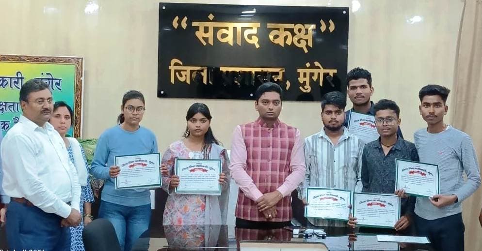 बेटा-बेटी में फर्क नहीं करें अभिभावक, दोनों को दिलाएं समान शिक्षा : डीएम