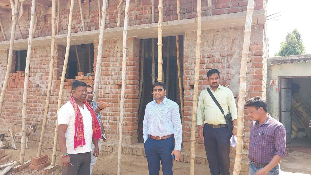 अधूरे अबुआ व पीएम आवास योजना को करायें पूर्ण : बीडीओ