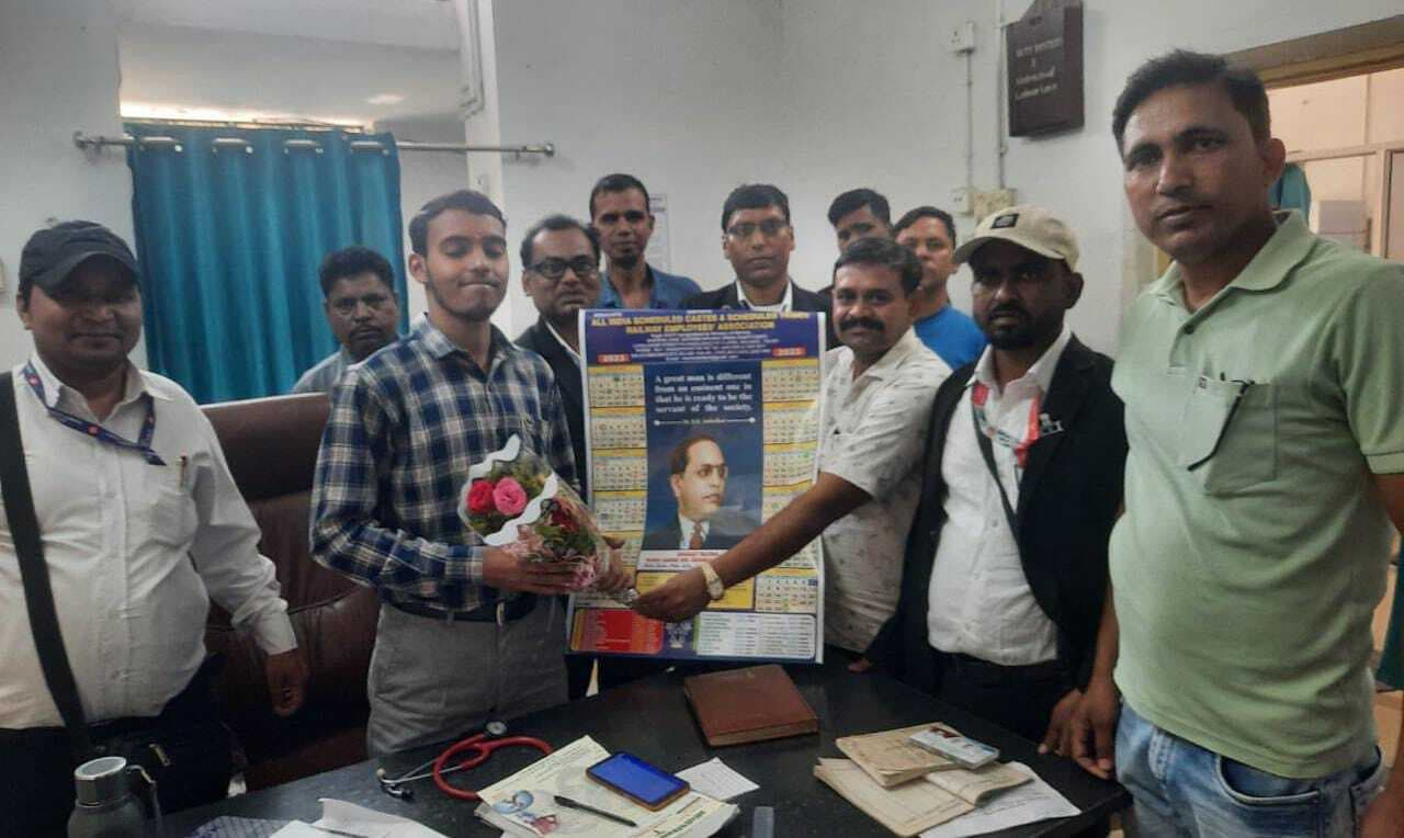 रेलवे अस्पताल में एडीएमओ ने किया योगदान