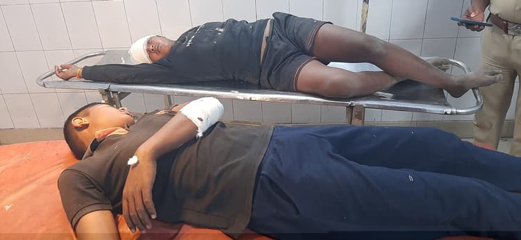 hajipur news. सरपंच व उसके दो बेटों के साथ मारपीट