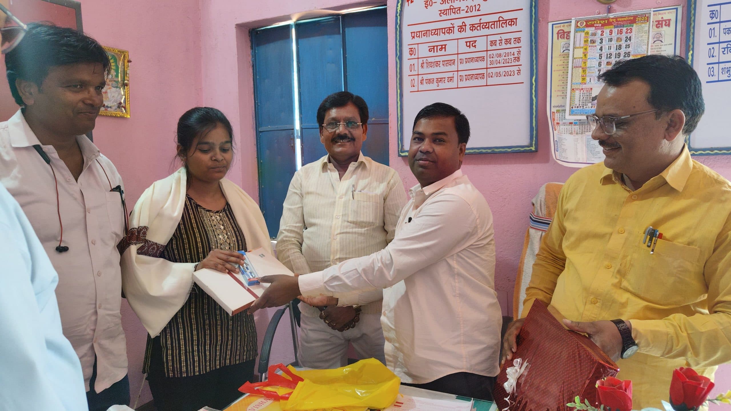 स्टेट टॉपर अनुप्रिया को किया गया सम्मानित