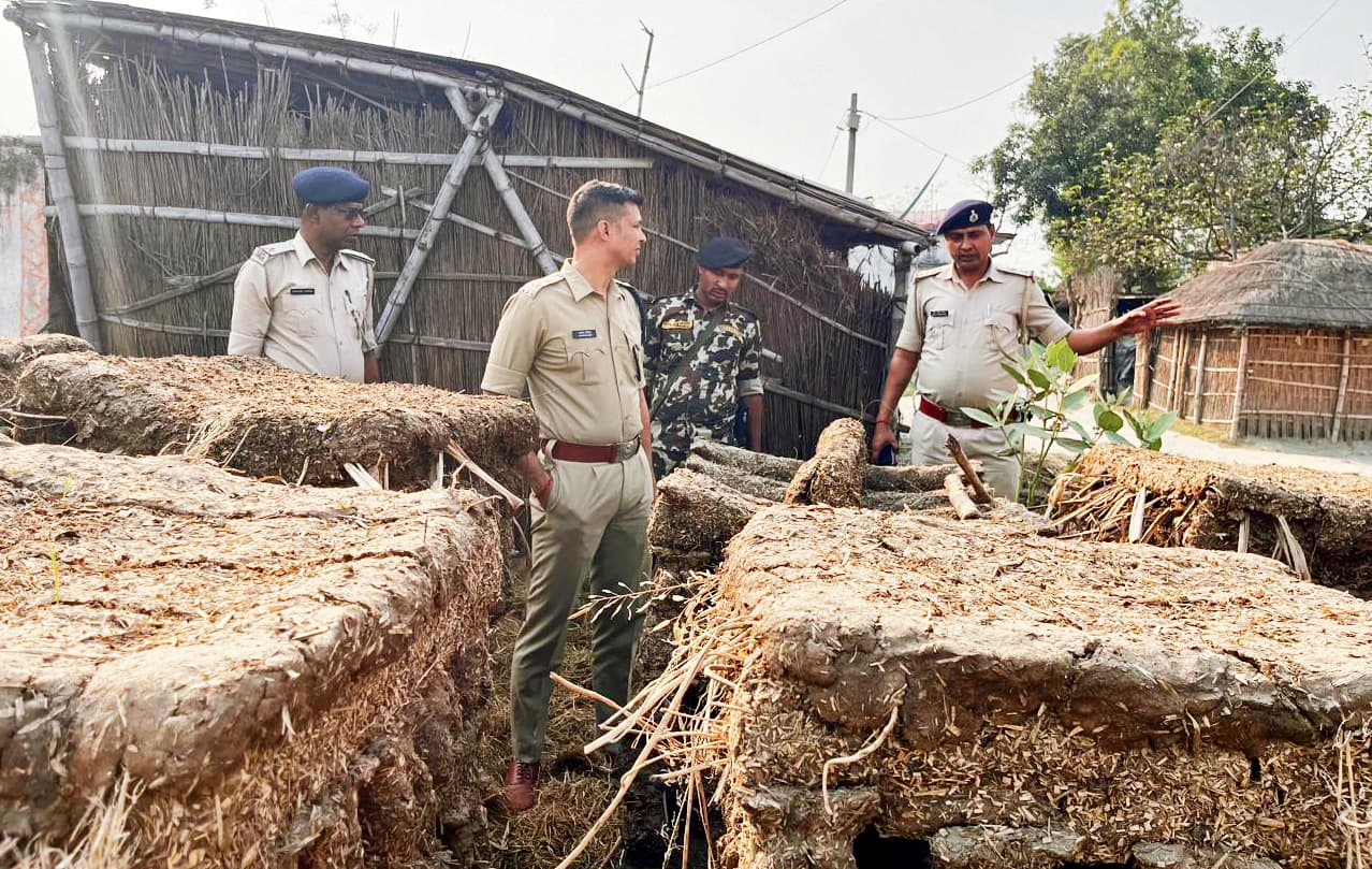 Gopalganj News : लालबदन देवी हत्याकांड में एफएसएल की टीम ने की घटनास्थल की जांच