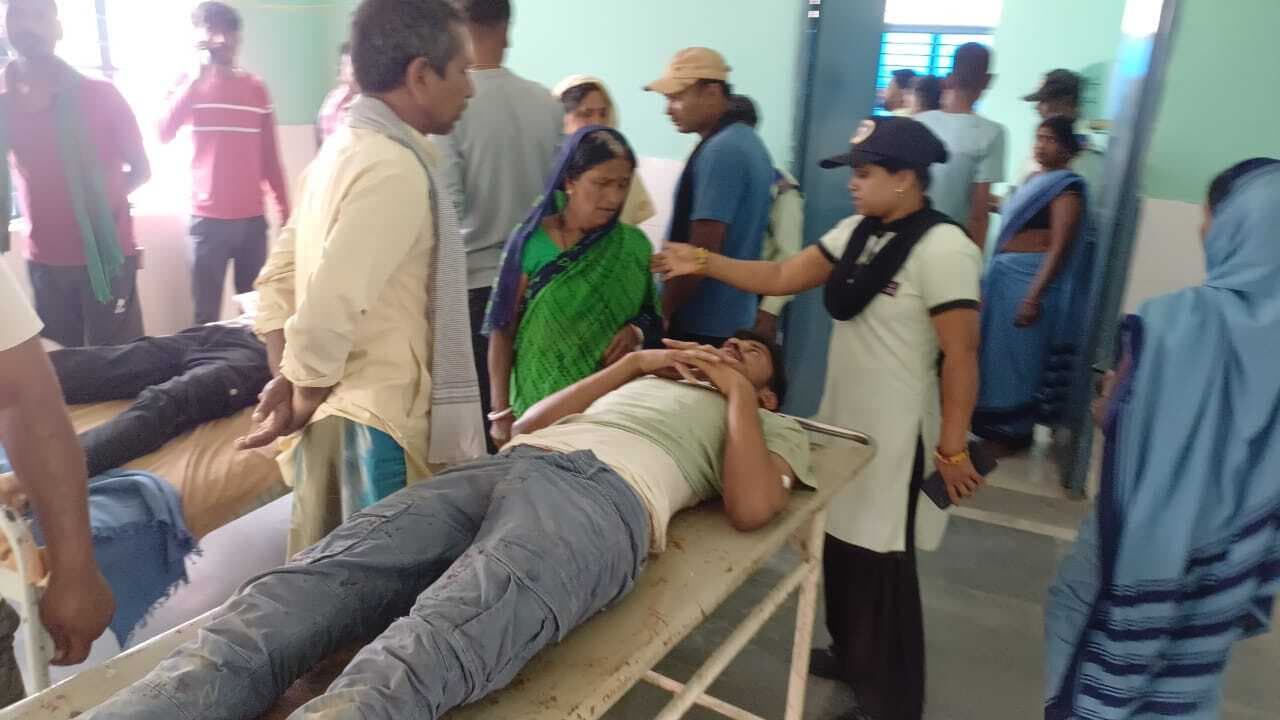 सड़क दुर्घटना में तीन छात्र घायल, रेफर