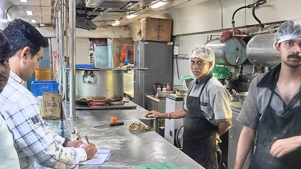 Gaya News : सात मार्च तक ट्रेनों में मिलेगा बिना लहसुन-प्याज वाला भोजन