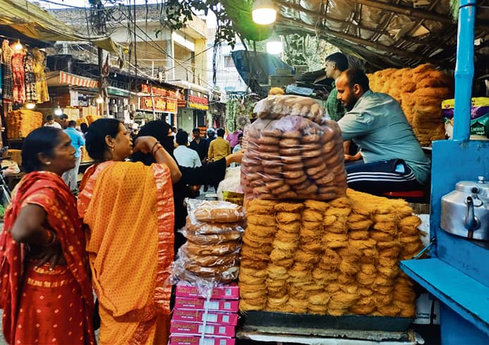 Gopalganj News : बाजार में घुली सेवई की महक, शहर में ग्राहकों की बढ़ी भीड़