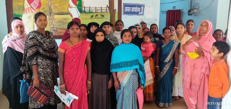 मांडर के दर्जनों महिलाओं को नहीं मिली, योजना की राशि