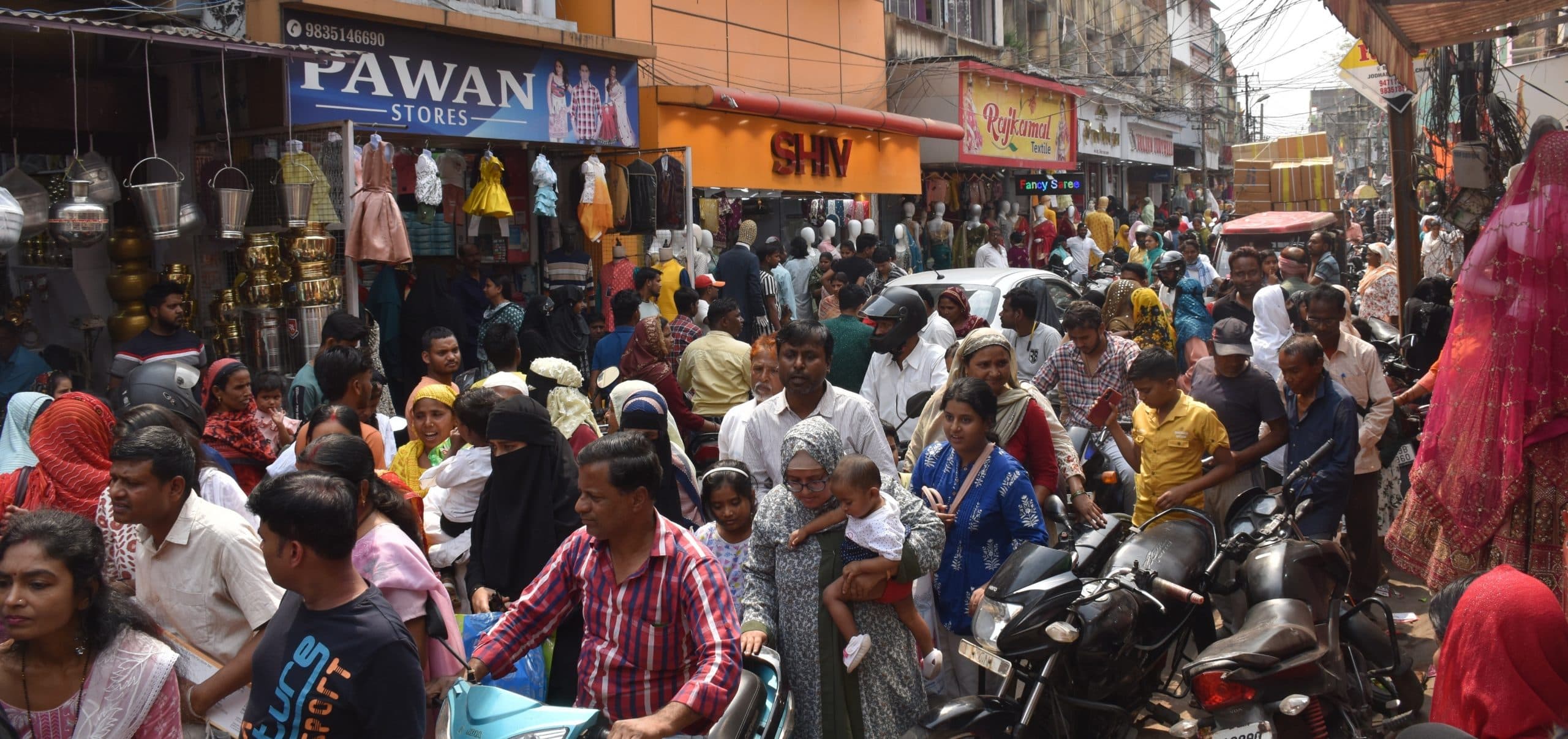 Bokaro News : ईद को लेकर चास का बाजार गुलजार, खरीदारी को उमड़ रही भीड़